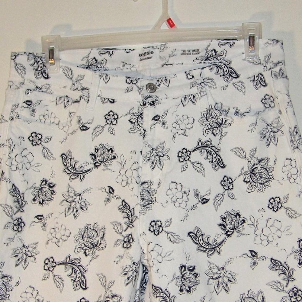 KENSIE The Ultimate High-Rise White & Navy Blue Floral Print Skinny Jeans - Picture 3 of 8